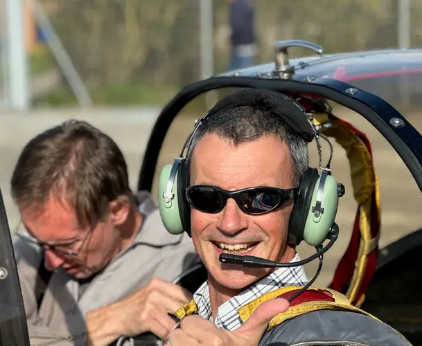 Passager après son vol acrobatique